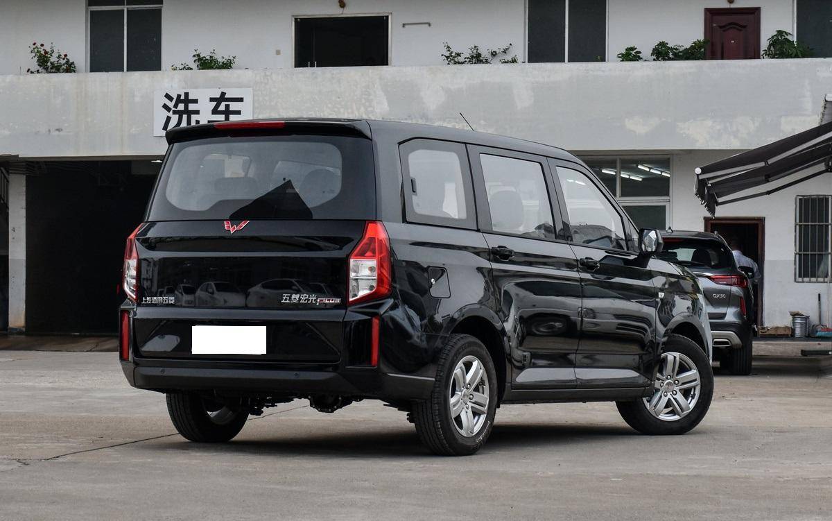 五菱宏光v和瑞风m3哪个好一点,7万左右的mpv7座最值得购买的车