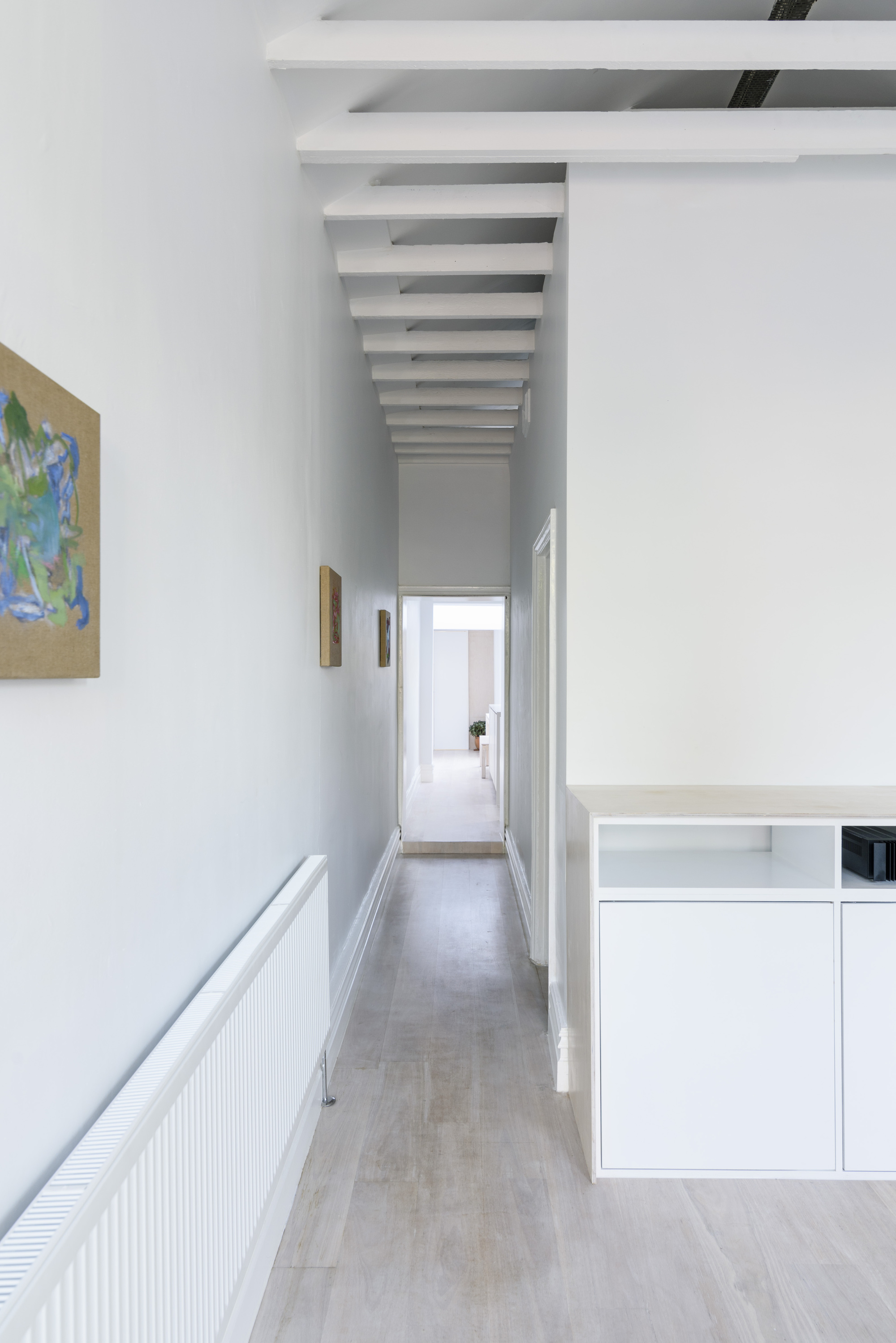 线性灯光房间,直线型台灯