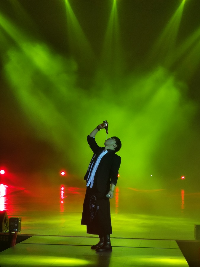 夜场江湖：讨好一个人究竟有多难？