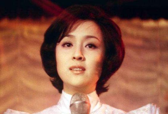 84岁谢贤穿皮衣状态好,80岁的谢贤依然帅气迷人