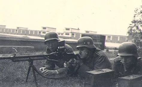 捷克zb26轻机枪原版玩具测试,二战捷克斯洛伐克zb37轻机枪