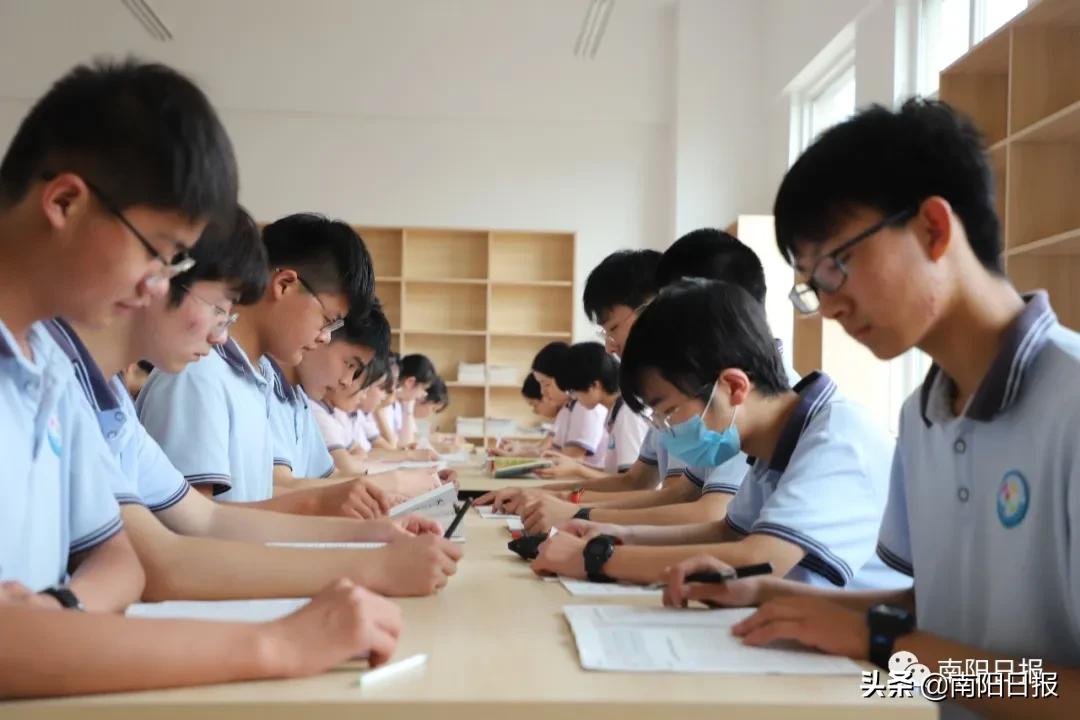 南阳完全中学校长,南阳市第一完全学校东大门图片