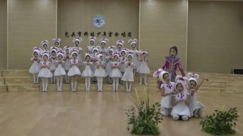 草原萌娃爱唱歌—科技少年宫朵丽雅幼儿合唱团《朵丽雅和小羊羔》