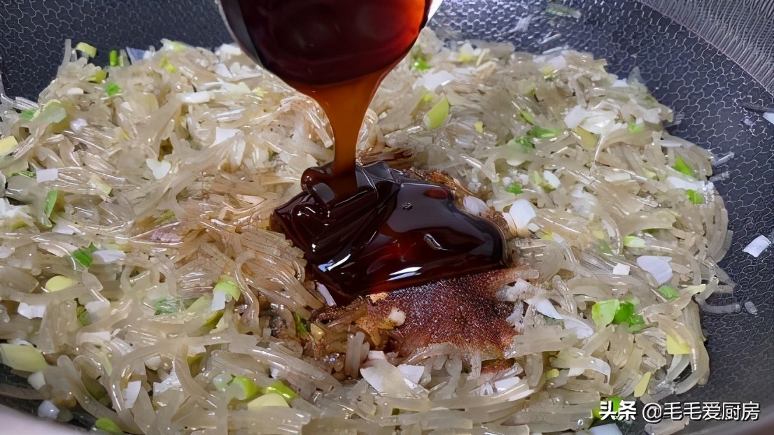 蒸包子诀窍告诉你不要直接上蒸笼,蒸包子要咋蒸不粘