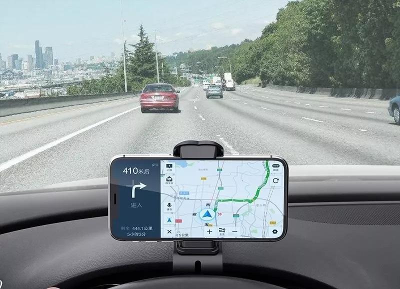 才明白中控台下的插孔难怪修车工“死活”不想说原来一插上变高配