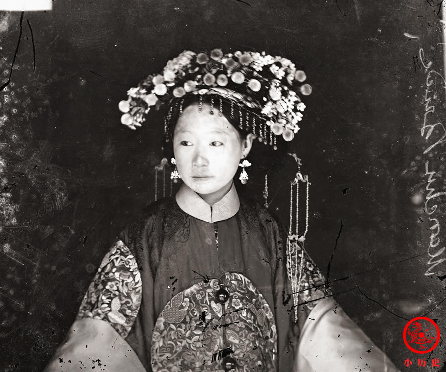 晚清老照片：慈禧太后年老色衰表情僵硬，袁世凯在巡抚衙门留影