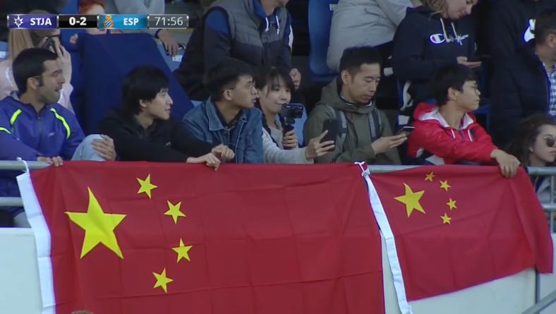 武磊7分钟遭2次打击!伸手3秒要球却被无视急得自己强行射门