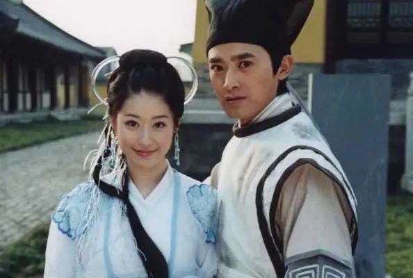 与周星驰签约8年只拍了2部戏,与周星驰签约8年只演2部戏