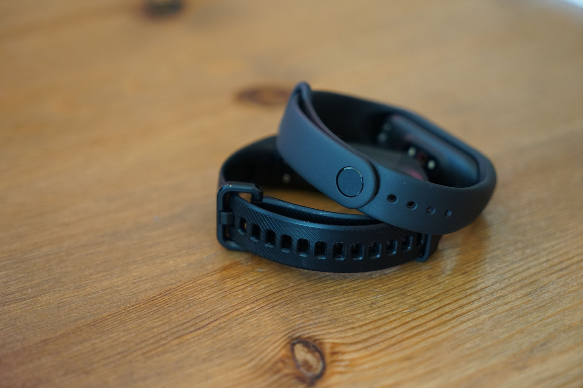 小米手环4和荣耀手环5对比视频,荣耀手环5和小米4手环有什么区别