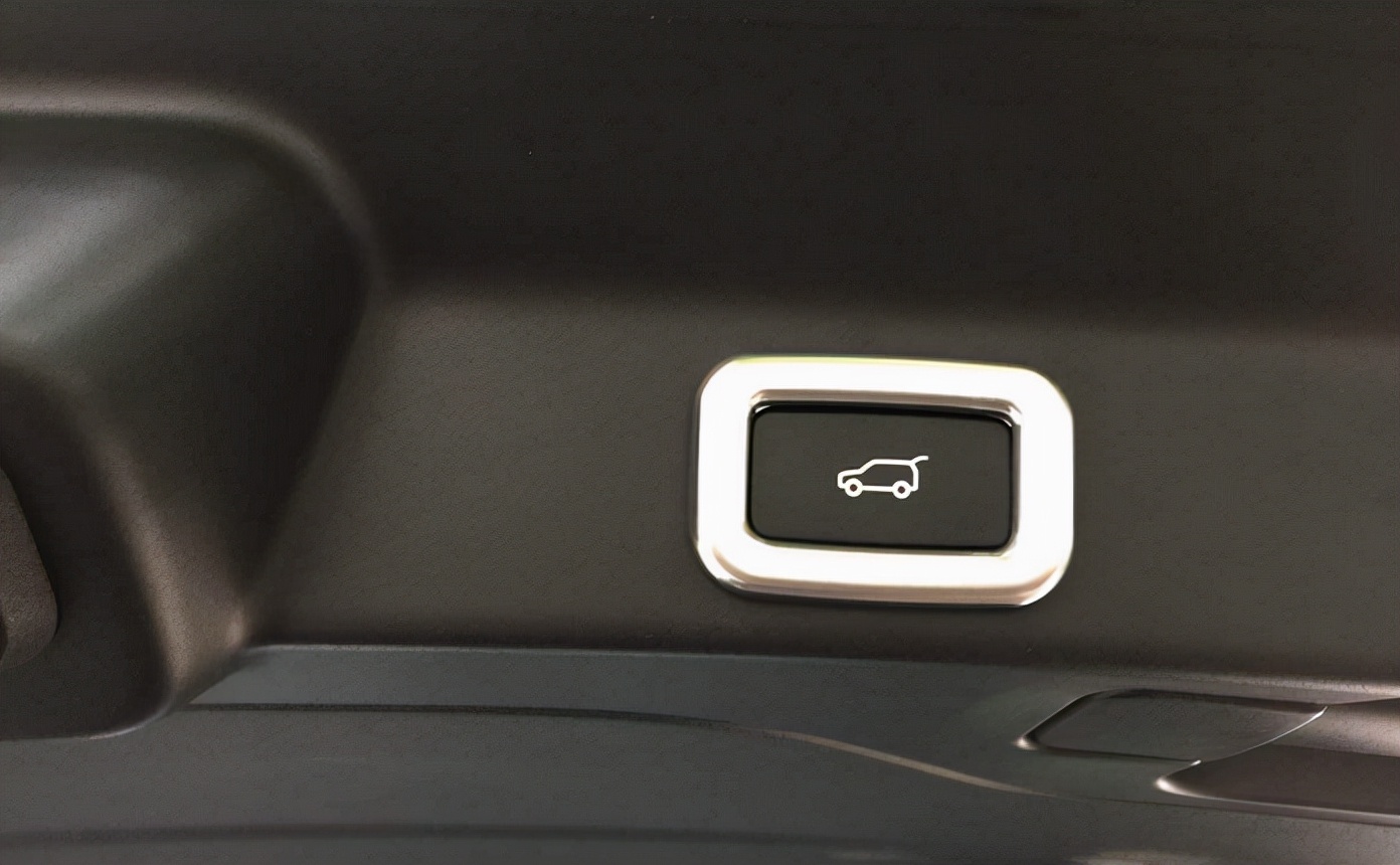 车辆油箱盖子如何打开,油箱盖应急开启技巧