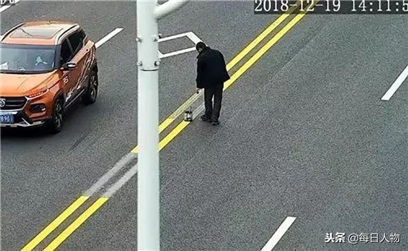 12岁男孩弑母案女孩讲述杀母过程,12岁男孩杀女童后续