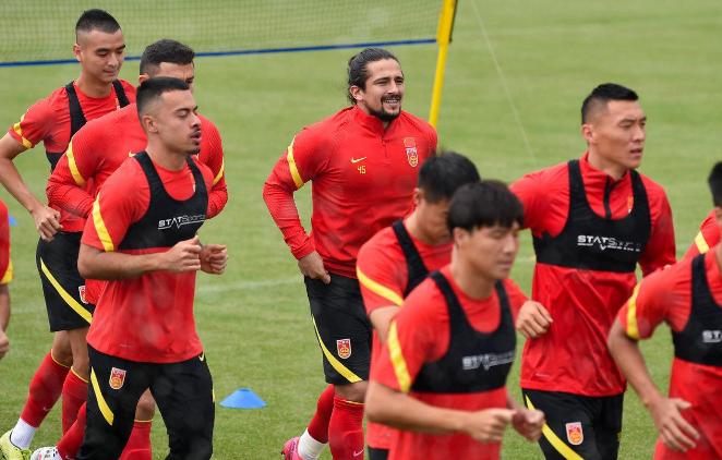 国足主力后卫,国足最新名单国安