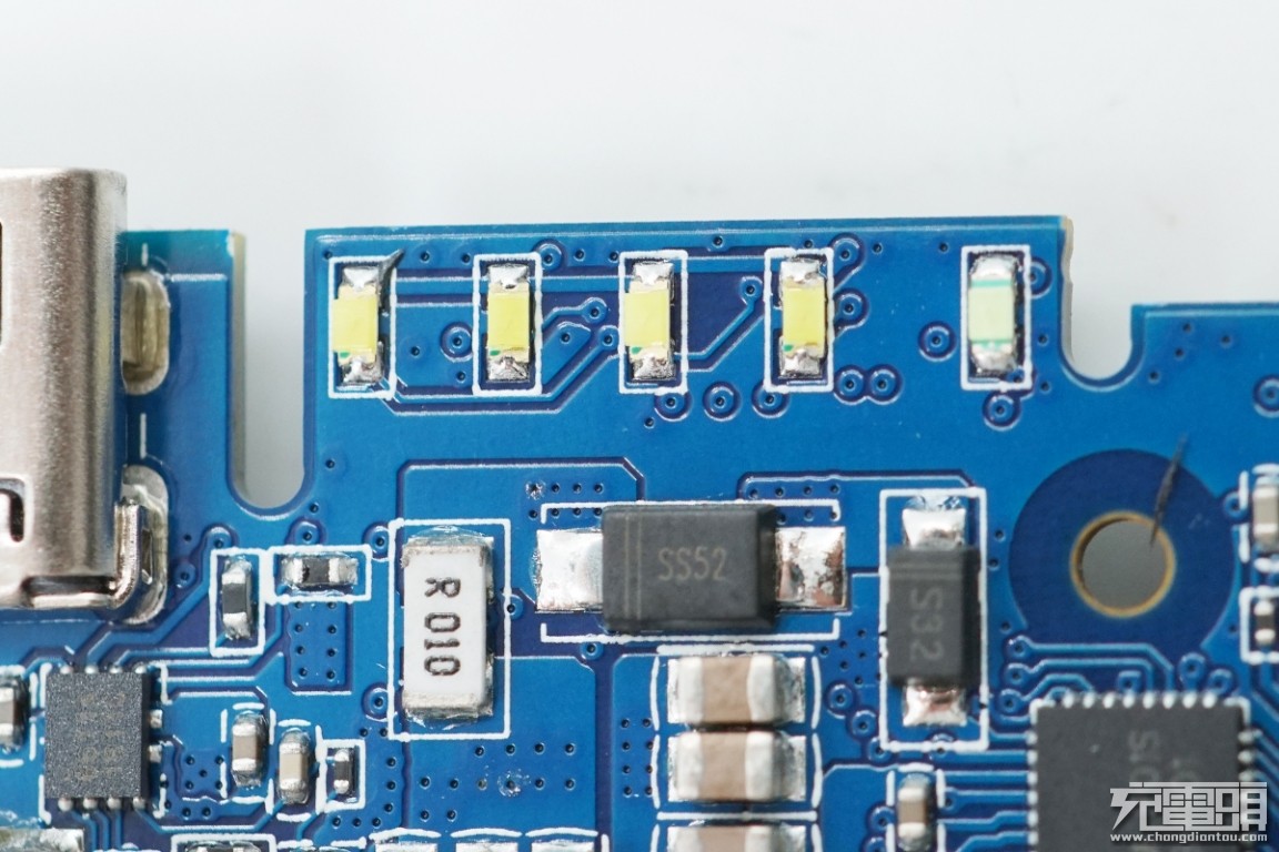 小米无线充电宝10w和30w如何选择,小米充电宝20000毫安50瓦拆箱