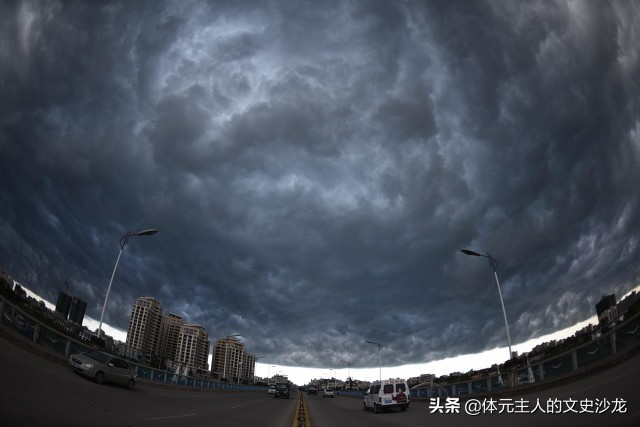 易经第53卦震为雷如何解,易经中震雷卦