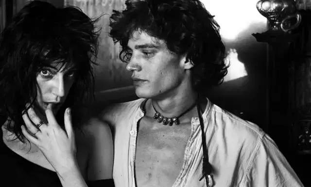 艺术家之间的爱情,艺术家疯狂的爱情