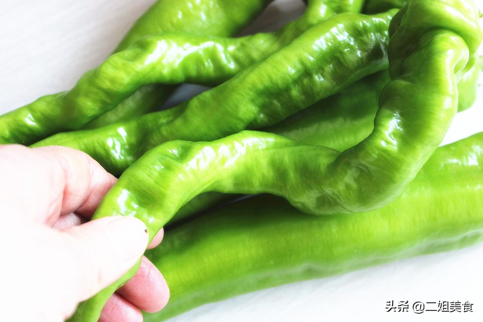 买青椒辣的还是不辣的,买尖椒怎样判定辣与不辣