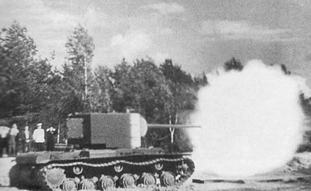 伏罗希洛夫装备,kv2平射型火炮