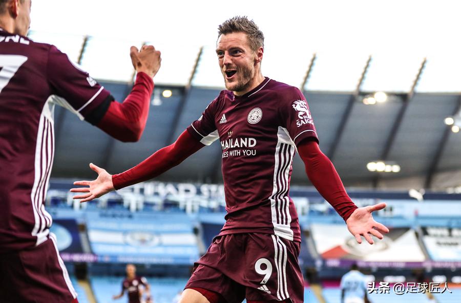 从1-0到2-5！大冷门！英超10亿豪门遭暴击，瓜帅郁闷喝水