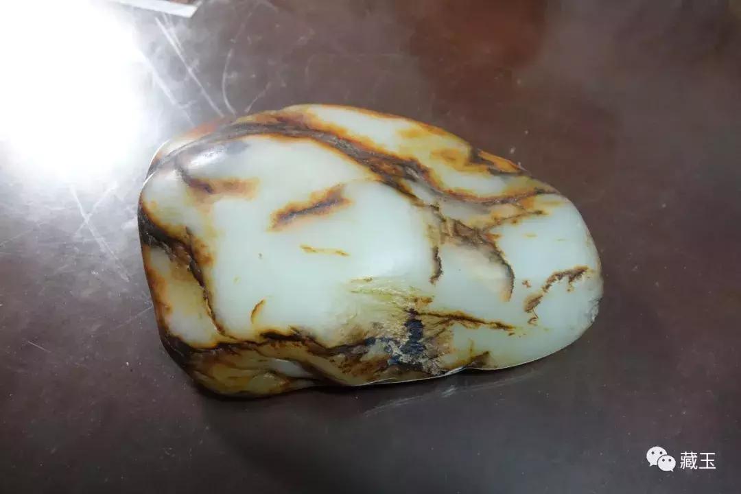 和田玉俄料值不值得入手,和田玉籽料和俄料到底有什么区别