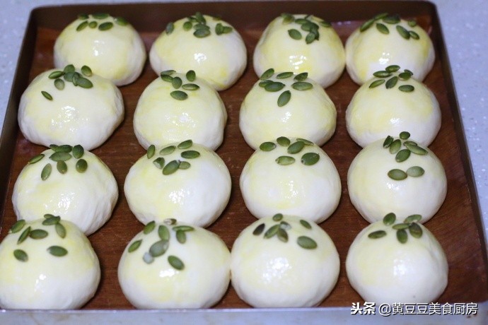 牛乳早餐包家常做法,奶香早餐包详细做法