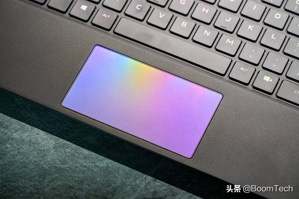 将4只风扇塞入厚度仅有16mm的纤薄游戏本内聊聊Alienwarex15R1