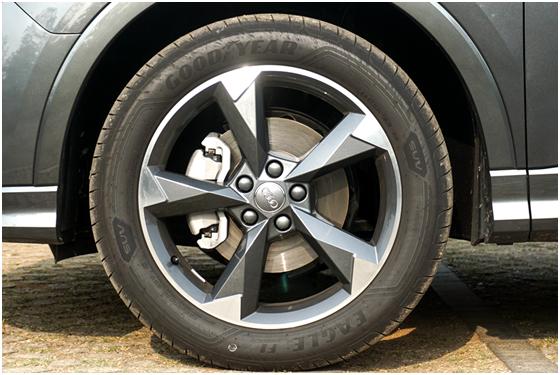 奥迪q3sportback和宝马x1,试驾车奥迪q3