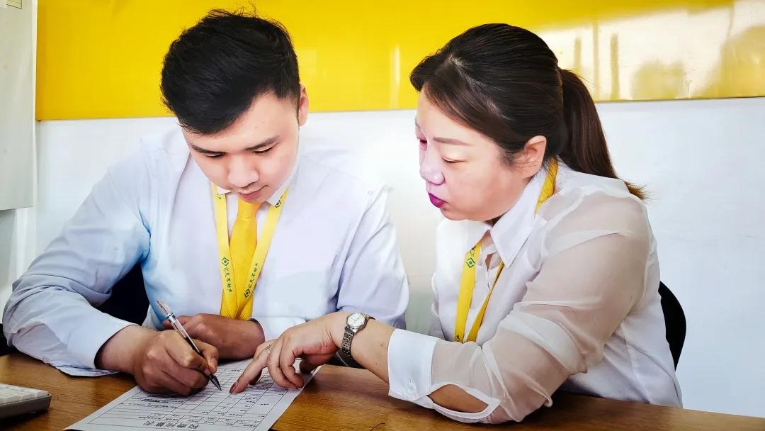 七次“我房他售标杆奖”,第一个百万经纪人诞生门店的成功秘笈