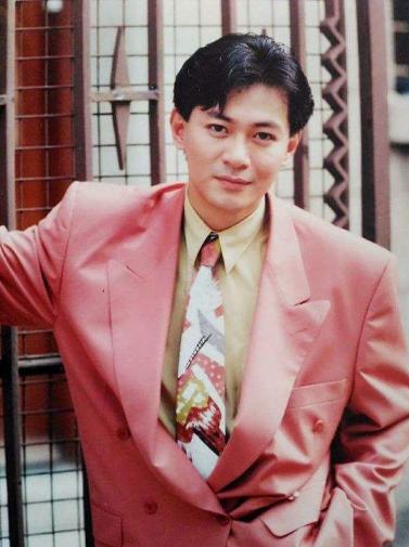 从刘德华接班人沦落到卖保险，58岁的江华如今怎样了