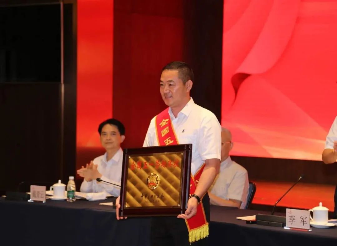 仅靠“两条鱼”，这位潮商白手起家缔造出二十亿年产值的渔业王国