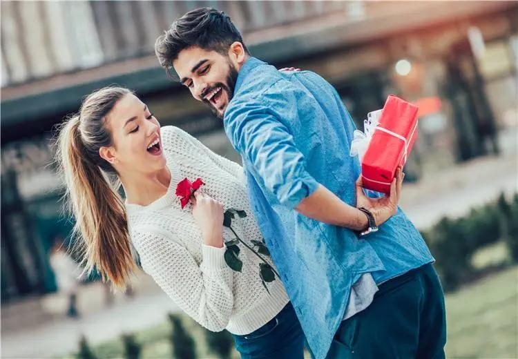 老婆在ktv上班老公感觉没面子,妻子去ktv工作