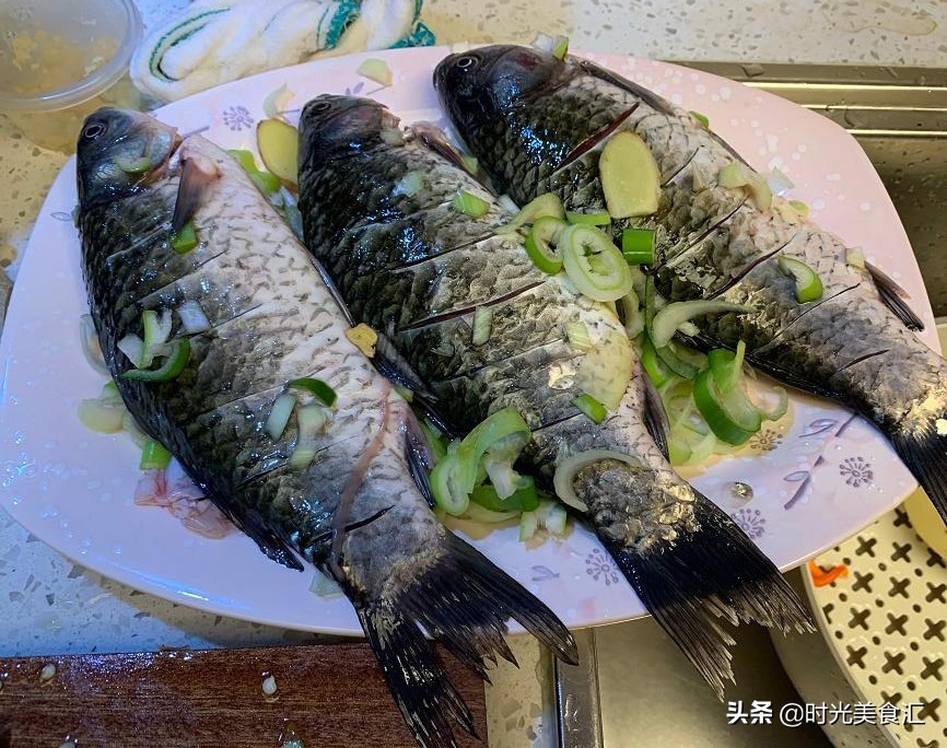 炖鱼放几勺盐,炖鱼放什么能提鲜