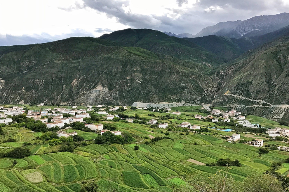 自驾进藏是川藏线好还是滇藏好,7月份进藏走滇藏线还是川藏线好