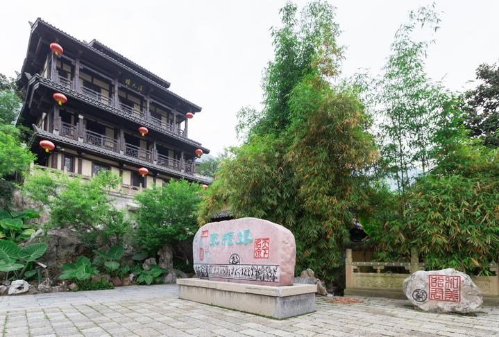 宜昌这个地方产美女，有一个大家都认识，现在还能让熊孩子涨知识