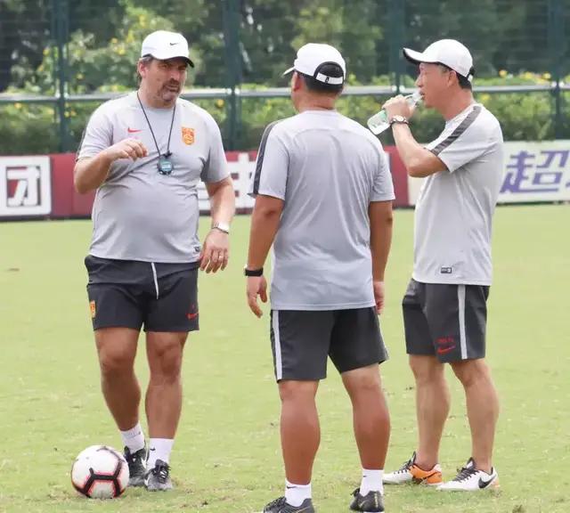 U18国青不敌日本大学校队，基础实力有差距，外籍助教团也无用