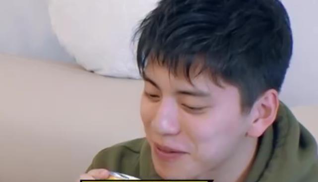 林允爸爸认定了王大陆做女婿，放话要两人结婚，王大陆都不敢说话