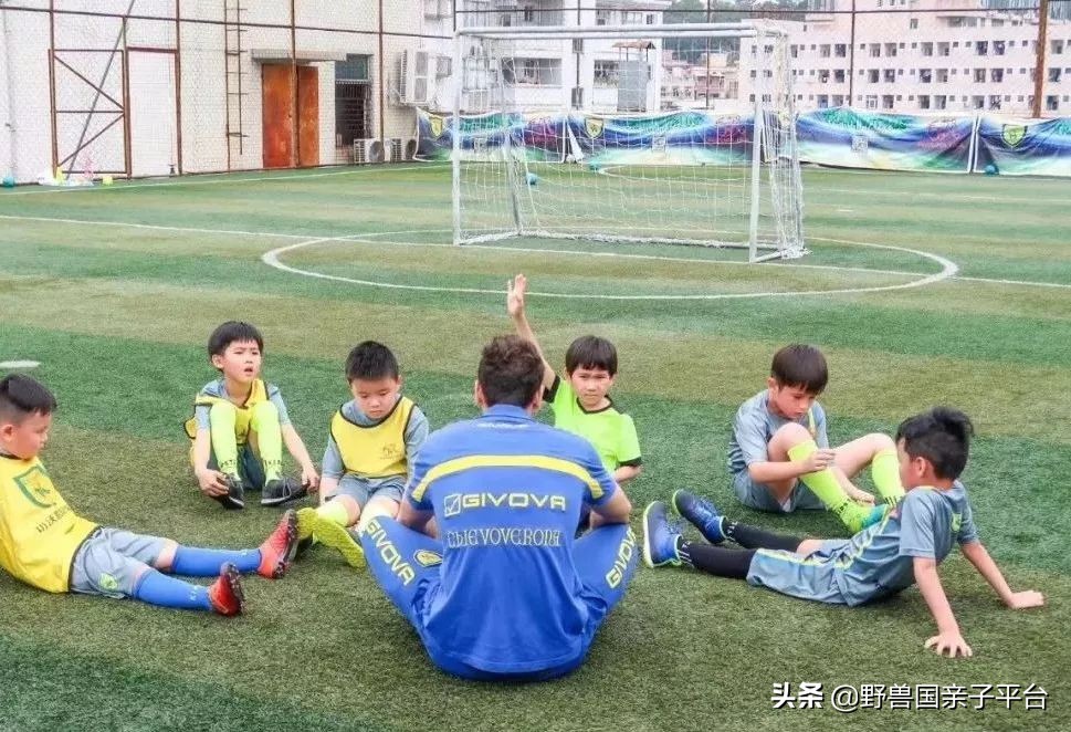 把最纯正意大利足球带来东莞，这个爸爸说足球应该这样学