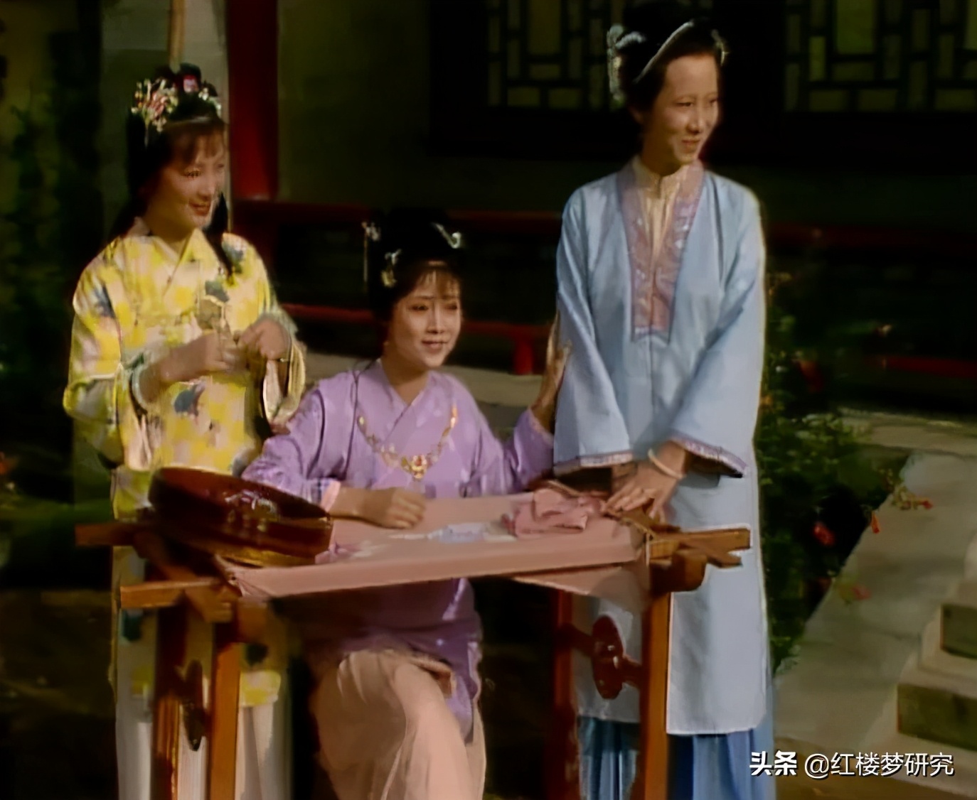 刘姥姥讨好贾母闹笑话,刘姥姥被取笑的心理