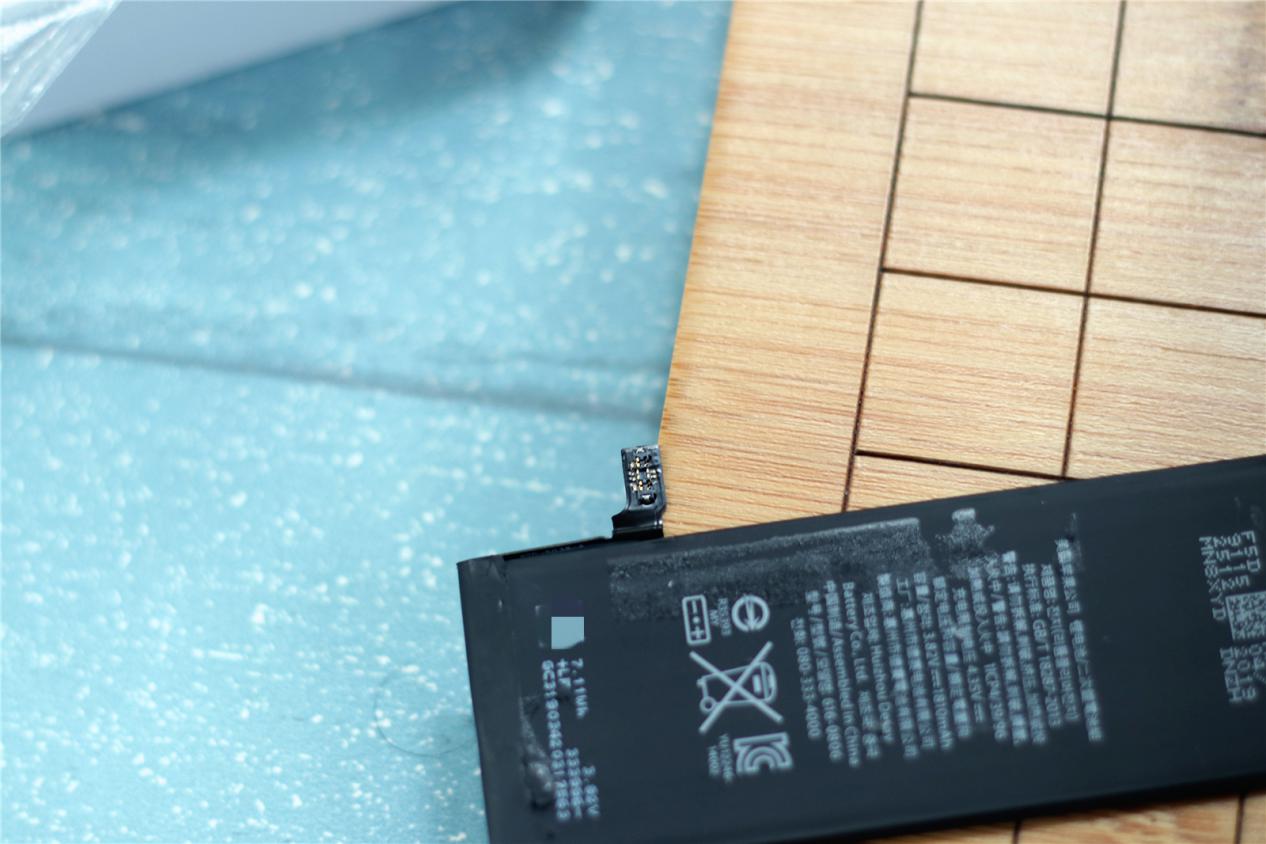 三分钟更换iPhone6虚标电池，老手机又焕发青春了