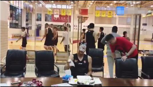 男篮易建联近况,易建联捐款