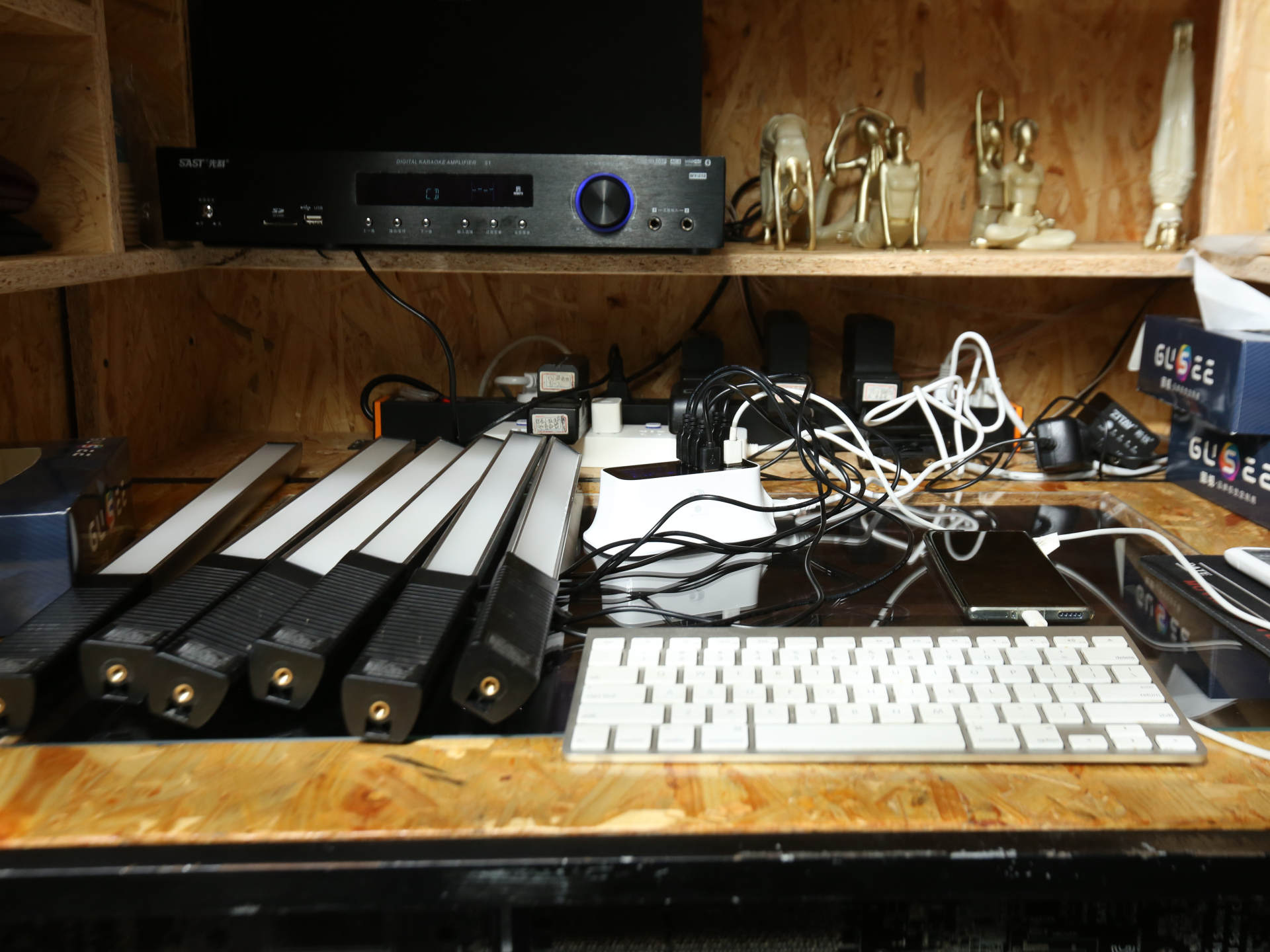 多口usb充电器测评,图欧索四合一无线充电器