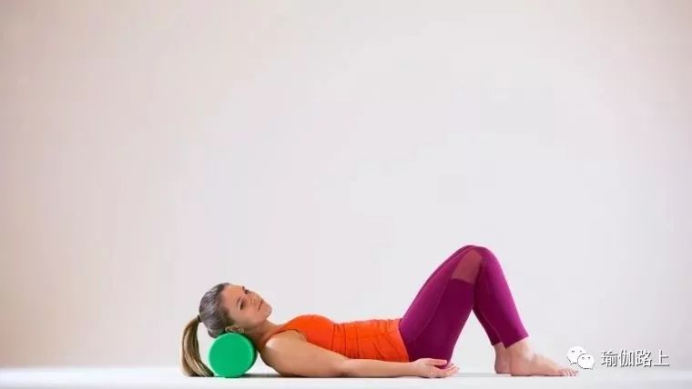 跑步拉伸防止僵硬,跑步小腿僵硬怎么拉伸