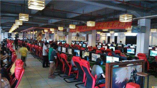 男子没关电脑就出了网吧，第二天登陆账号都要哭了