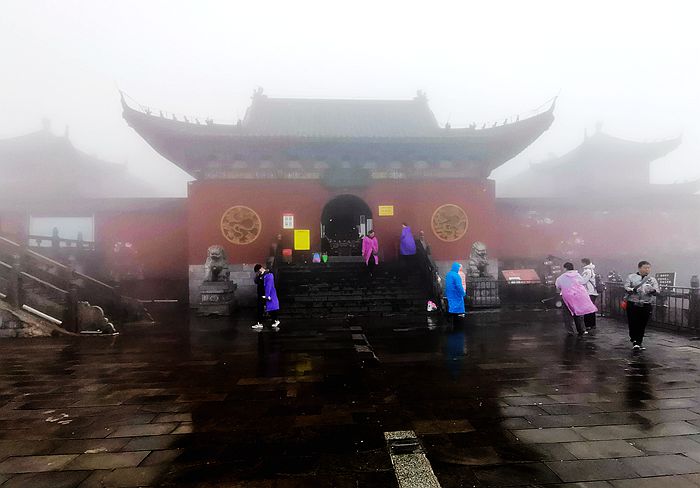 雨中的梵净山景色,烟雨梵净山