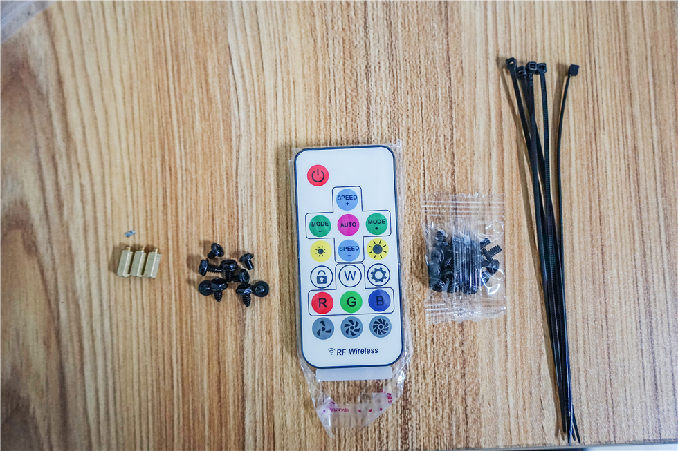 科技以灯为本，3600X+B450+BMR-24水冷+大水牛铁血战士机箱装机秀