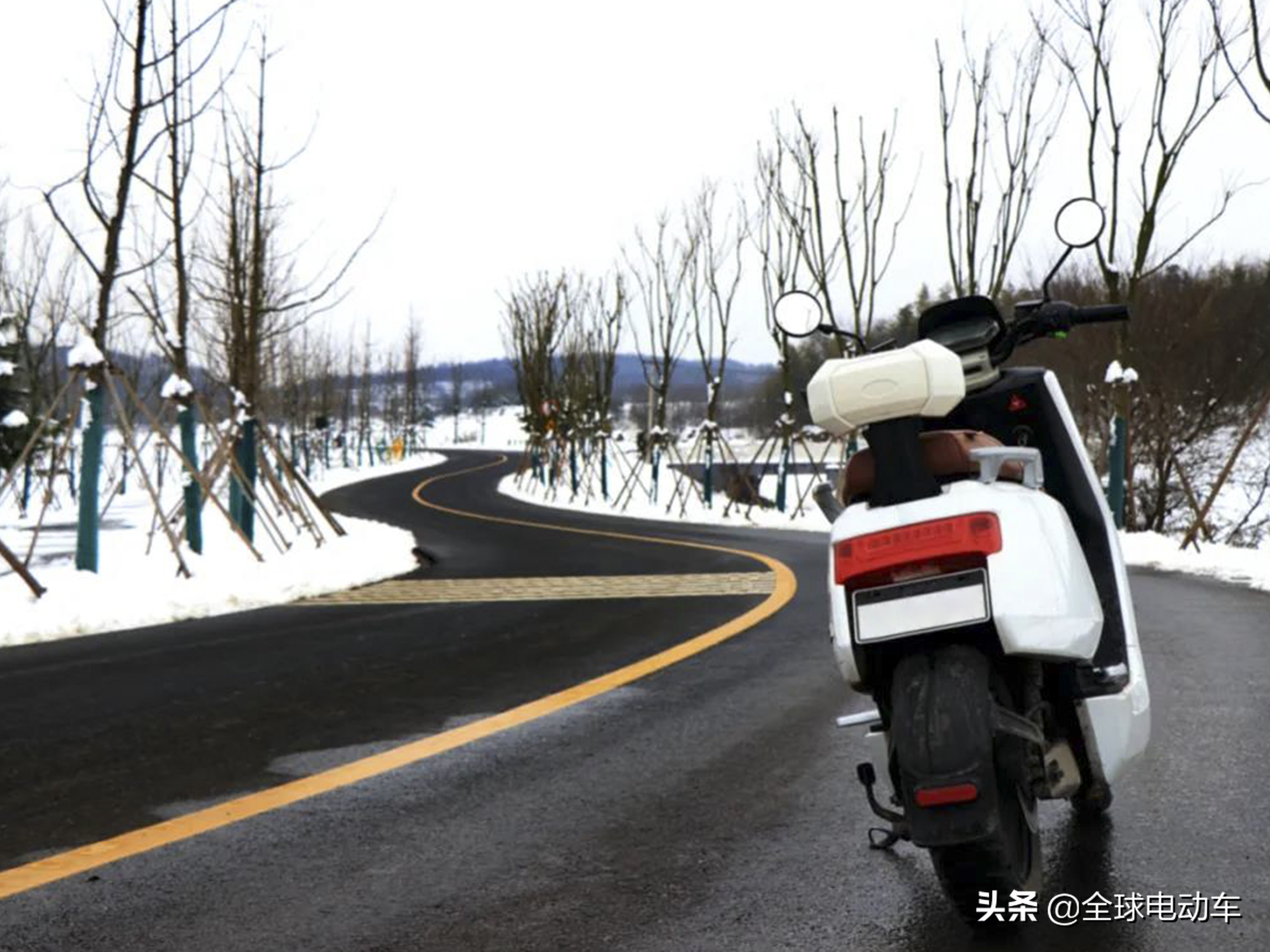 三轮电动车爬坡用低速还是用中速,电动车爬坡和高速哪个耗电