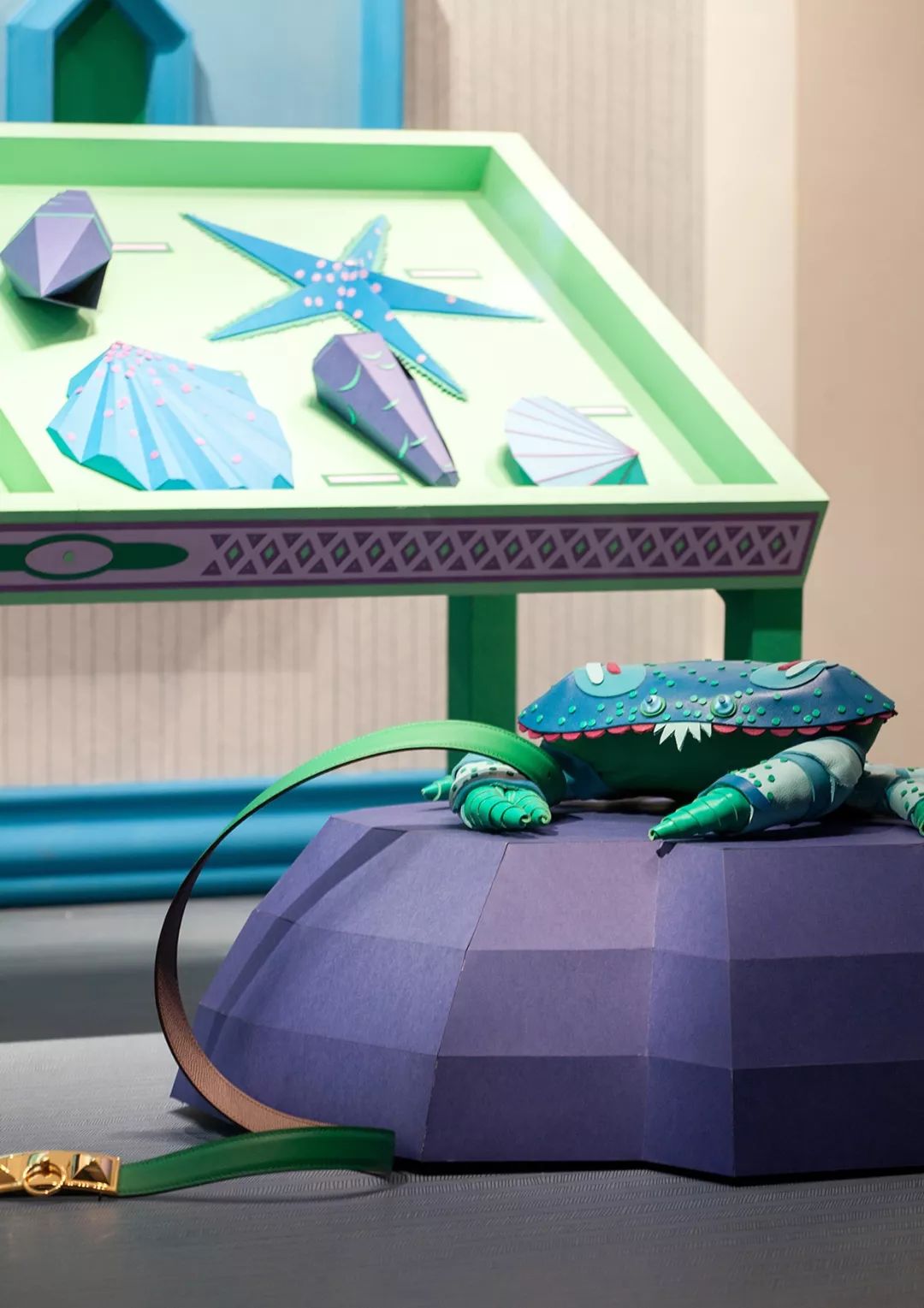 爱马仕最新的橱窗设计,手工制作的梦幻艺术空间