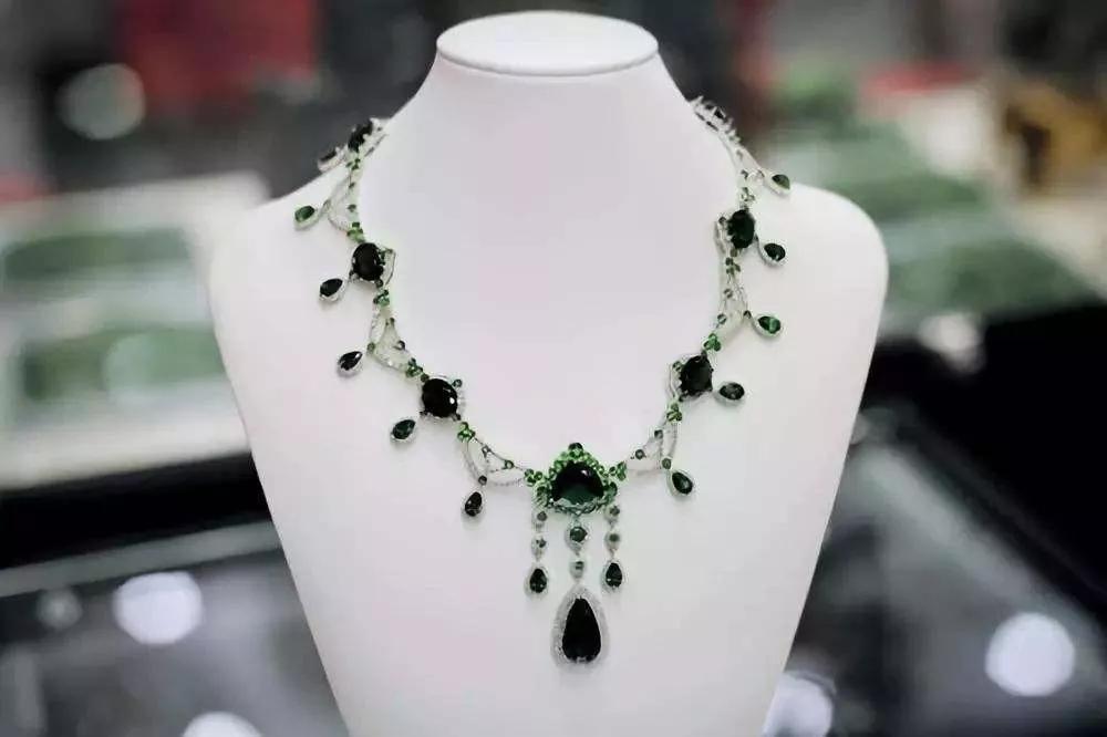 俄罗斯珠宝中国专卖,俄罗斯珠宝店加价