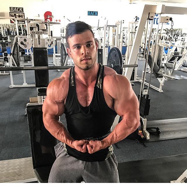 健身后皮肤有裂纹怎么回事,健身出现紫色条纹对身体有伤害吗