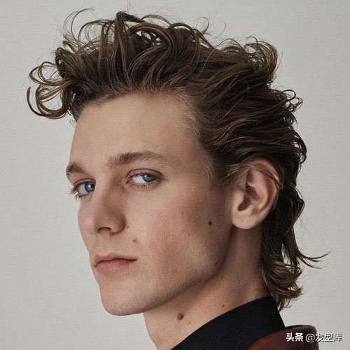 50岁鲻鱼头烫发发型,短发发型女2020流行发型鲻鱼头