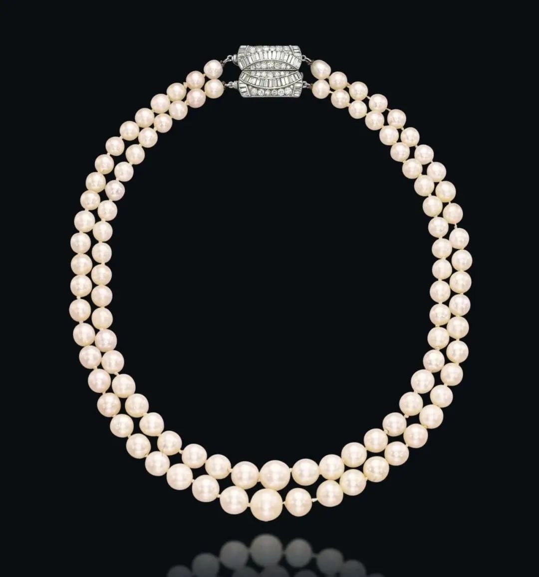 上海复旦大学校花开车去新天地,从外滩下来的复旦校花